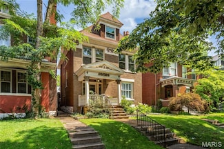 6163 Mcpherson Ave, Saint Louis, MO 63112
