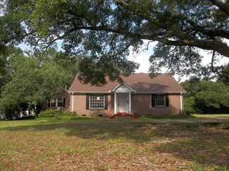 2403 N 7th Ave, Laurel, MS 39440