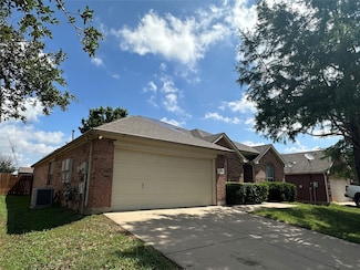 424 Shady Shore Ln, Crowley, TX 76036