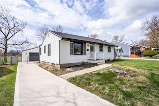 832 19th St, West Des Moines, IA 50265