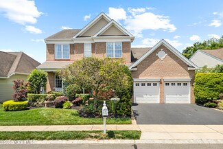 8 Tamarack Rd, Monroe Township, NJ 08831