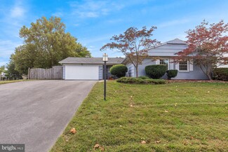 4152 Point Hollow Ln, Fairfax, VA 22033