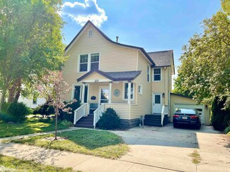 1215 Broad St, Grinnell, IA 50112