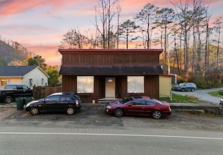 3087 Christopher Rd, Hazard, KY 41701