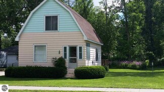 320 N Grove St, Standish, MI 48658