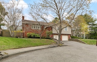 7 Peter Cir, Marblehead, MA 01945