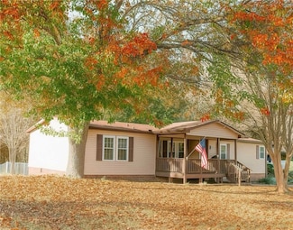 23036 McDonald Point Rd, Seneca, SC 29672