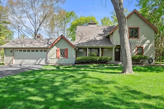 530 W Acacia Rd, Milwaukee, WI 53217