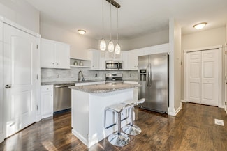 425 Hickory Ln N, Saint Paul, MN 55128