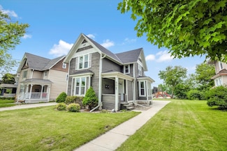 804 Lincoln Ave, Waukesha, WI 53186