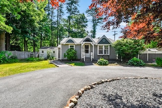 51 West St, Carver, MA 02330