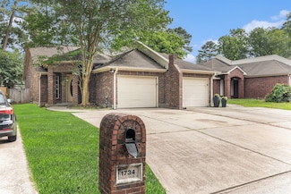 1734 Hazelwood St, Conroe, TX 77301