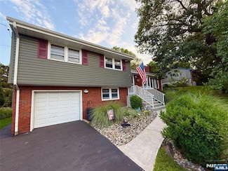 156 Dorothy Dr, North Haledon, NJ 07508