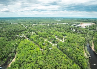 23459 Saphire Ln, Hermitage, MO 65668