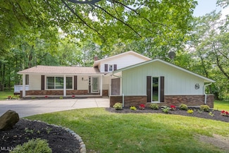 343 Spring Grove Dr, Tallmadge, OH 44278