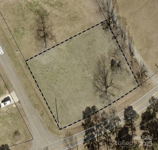 102 Heatherton Ln, Kings Mountain, NC 28086