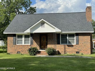 104 Fairview St, Williamston, NC 27892