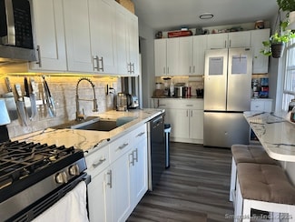 16 Revere Dr Unit 1, Stamford, CT 06902