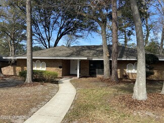 5335 Golf Course Dr, Jacksonville, FL 32277