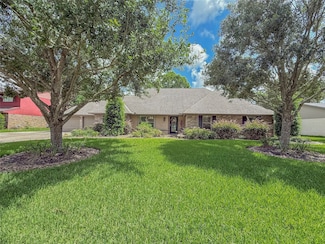 116 Cardinal St, Lake Jackson, TX 77566