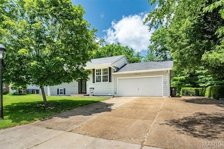 1440 Riverside Dr, Fenton, MO 63026