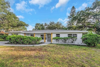 1905 Pinetree Ln, Belleair Bluffs, FL 33770