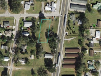 109 Orange St, Bowling Green, FL 33834