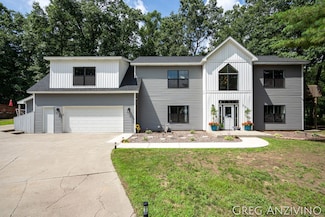 309 Woodview Dr, Muskegon, MI 49442