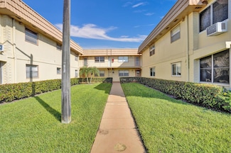 220 Saxony E Unit E, Delray Beach, FL 33446