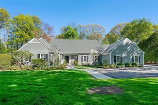 18 Matinecock Farms Rd, Glen Cove, NY 11542