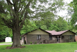 501 Oakcrest Dr, Paducah, KY 42001