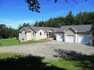 51 Crab Apple Ln, Derby, VT 05829