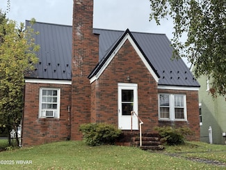 208 Woodward Ave, Lock Haven, PA 17745