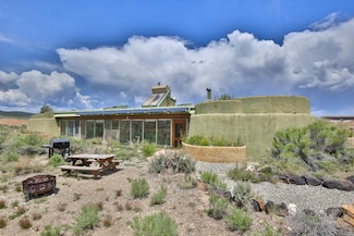13 S Lemuria, Tres Piedras, NM 87577