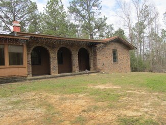 165 Chisolm Ln, Tuskegee, AL 36083