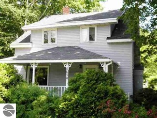 6678 North St, Benzonia, MI 49616