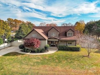 111 Aqua Dr, Mooresville, NC 28117