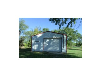 1003 S Main St, Garnett, KS 66032