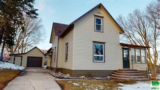 904 Hill St, Cherokee, IA 51012