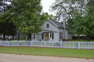 226 E Chauncey St, Oxford, WI 53952