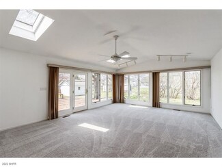 1215 W Washington St, Winterset, IA 50273