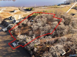 881 Lakewood View Rd, Muscle Shoals, AL 35661