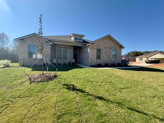 111 Meyers Lake Dr, Warner Robins, GA 31088