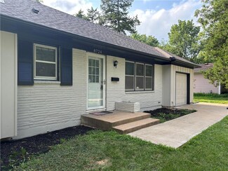 8724 Grandview St, Overland Park, KS 66212