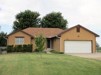 711 N Iowa St, Oxford, KS 67119