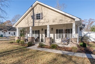 425 Eaton St, Central, SC 29630