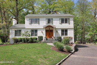 16 Wyndover Ln, Cos Cob, CT 06807