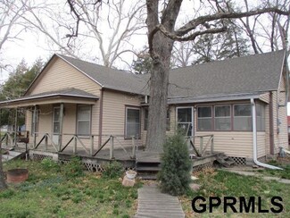 902 Maple St, Fairbury, NE 68352