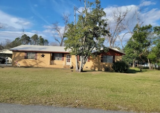 210 W College St, Adrian, GA 31002