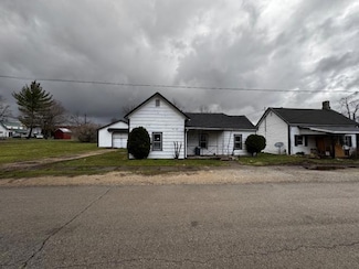 28 Market St, Bloomingburg, OH 43106